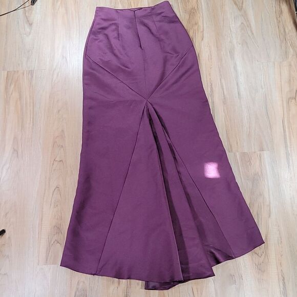 🔹️David's Bridal Plum Satin Skirt Size 4 - Picture 2 of 9